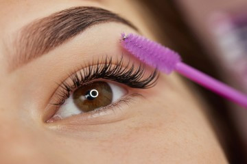 Brows und Lashes im Kosmetikinstitut Enaux